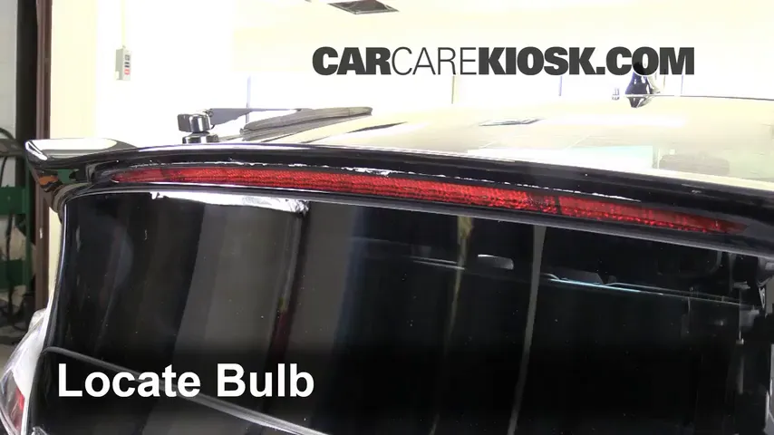 2011 Honda CR-Z EX 1.5L 4 Cyl. Éclairage Feu de freinage central (remplacer l'ampoule)